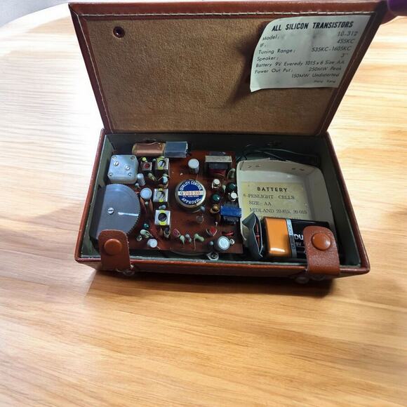 Midland Genuine Leather Portable Radio Solid State 12. WORKS!! - Picture 3 of 6